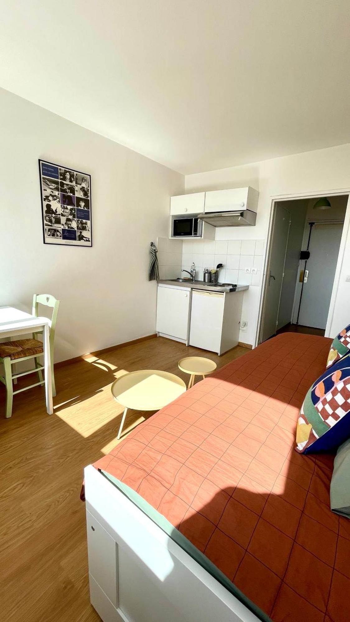 Charming Bright Sunny Studio In Belleville Paris Exterior photo