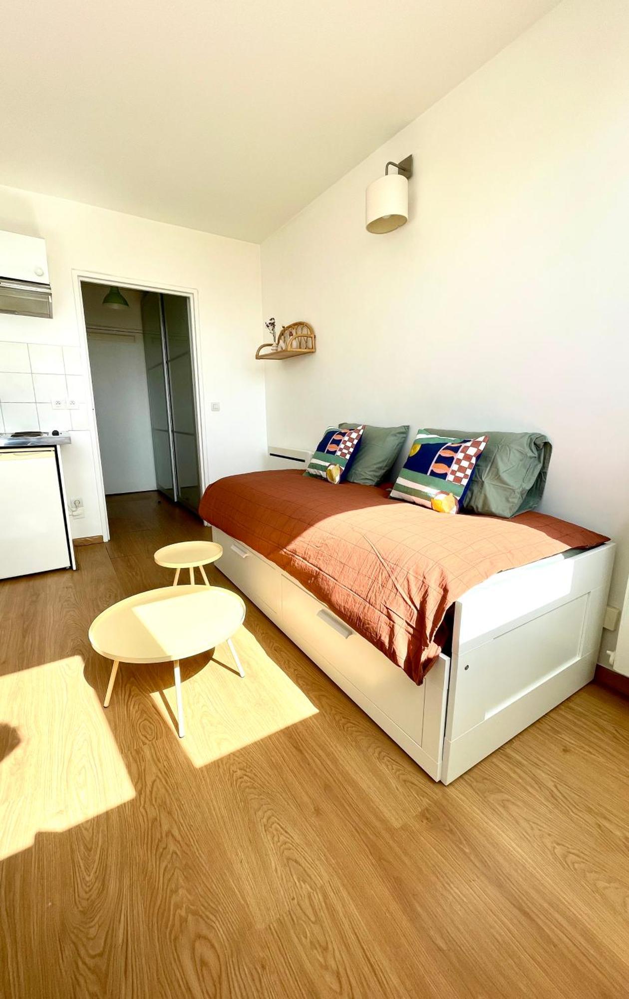 Charming Bright Sunny Studio In Belleville Paris Exterior photo